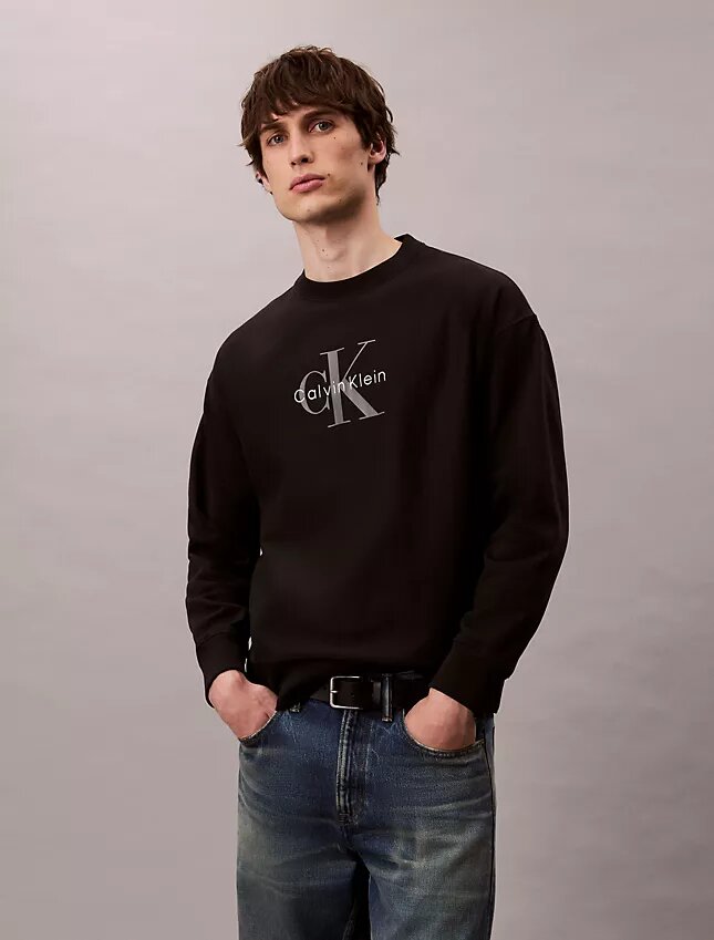 Camisola Descontraída em Tecido Felpudo Premium com Logótipo Monogram Camisola Descontraída em Tecido Felpudo Premium com Logótipo Monogram
