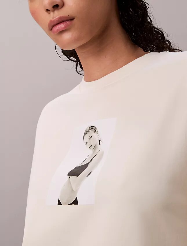 Camisola descontratada com grafismo de Kate Moss em tecido felpudo Camisola descontratada com grafismo de Kate Moss em tecido felpudo