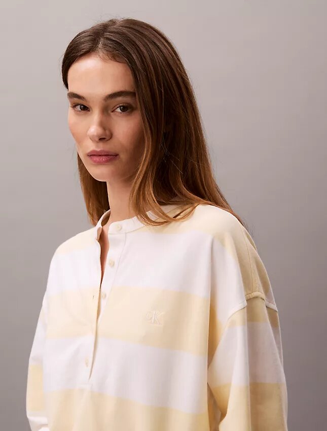 Camisola Henley com riscas universitárias Camisola Henley com riscas universitárias
