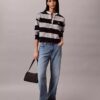 Camisola Henley com riscas universitárias