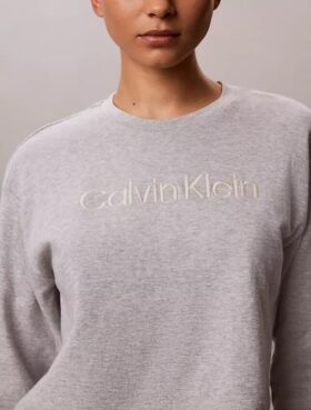 Camisola moderna em tecido felpudo