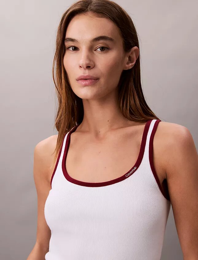 Camisola sem mangas com acabamento em canelado contrastante Camisola sem mangas com acabamento em canelado contrastante