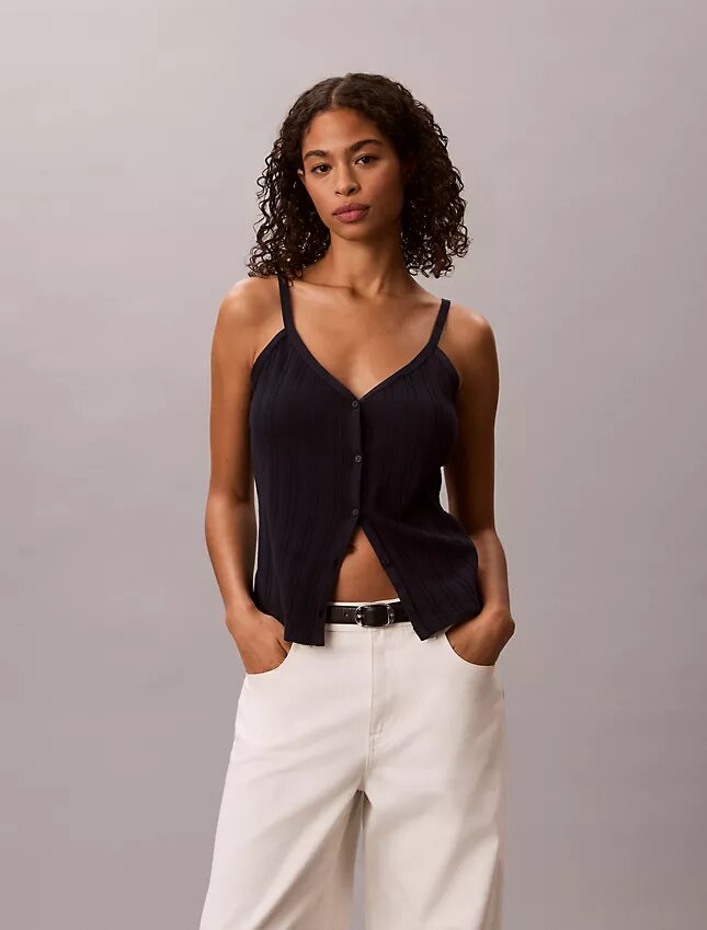 Camisola sem mangas com botões em croché Camisola sem mangas com botões em croché