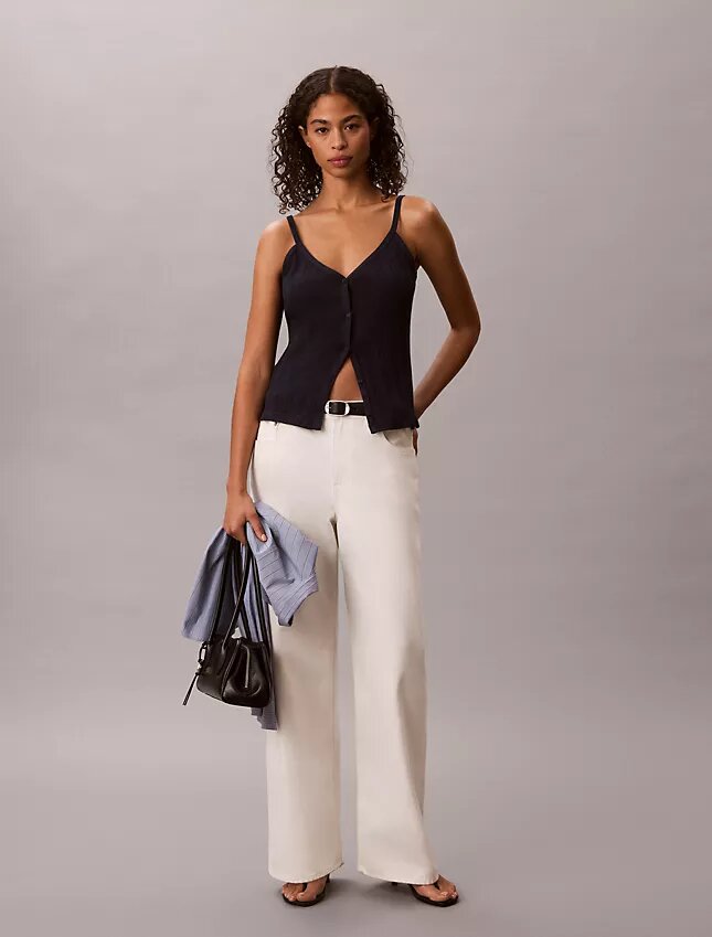 Camisola sem mangas com botões em croché Camisola sem mangas com botões em croché