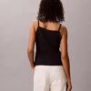Camisola sem mangas com botões em croché Camisola sem mangas com botões em croché