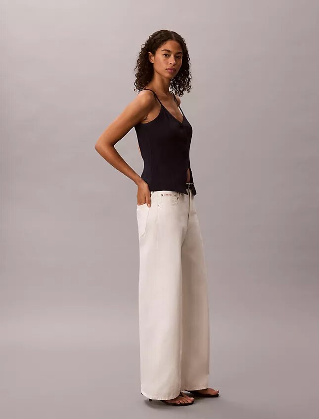 Camisola sem mangas com botões em croché Camisola sem mangas com botões em croché