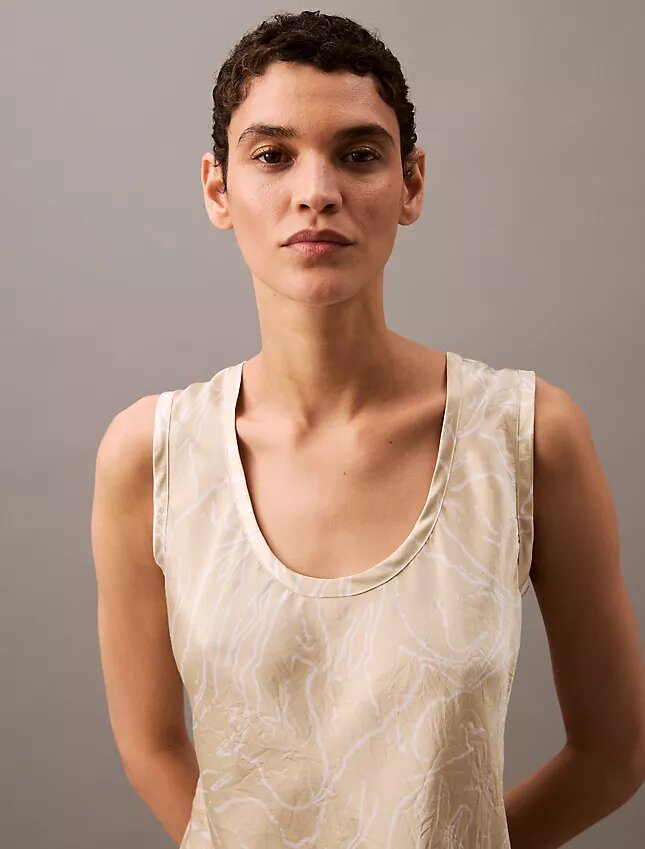 Camisola sem mangas com estampado em cetim amassado Camisola sem mangas com estampado em cetim amassado