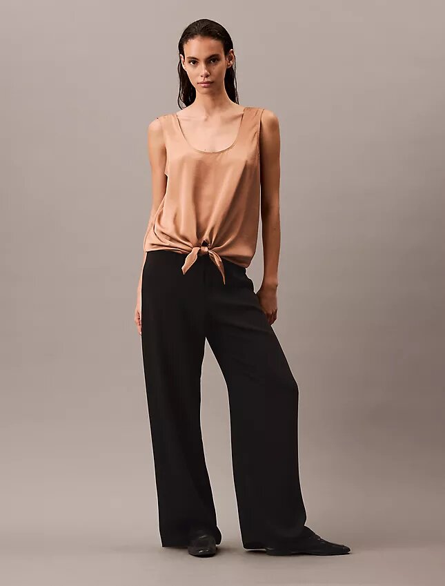 Camisola sem mangas com laço à frente em cetim amassado Camisola sem mangas com laço à frente em cetim amassado