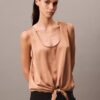 Camisola sem mangas com laço à frente em cetim amassado Camisola sem mangas com laço à frente em cetim amassado