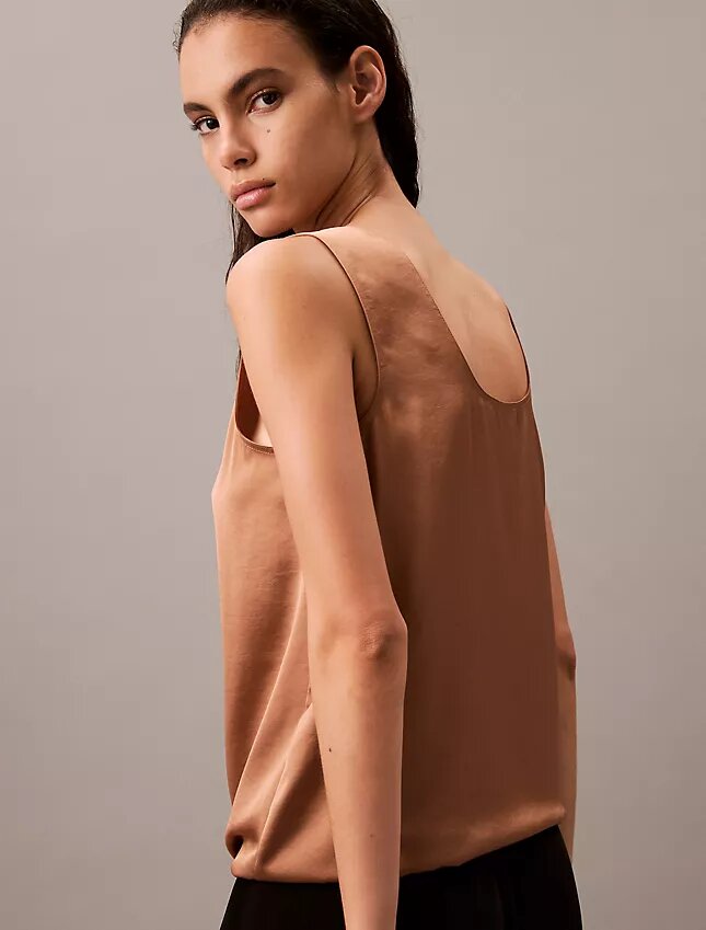 Camisola sem mangas com laço à frente em cetim amassado Camisola sem mangas com laço à frente em cetim amassado