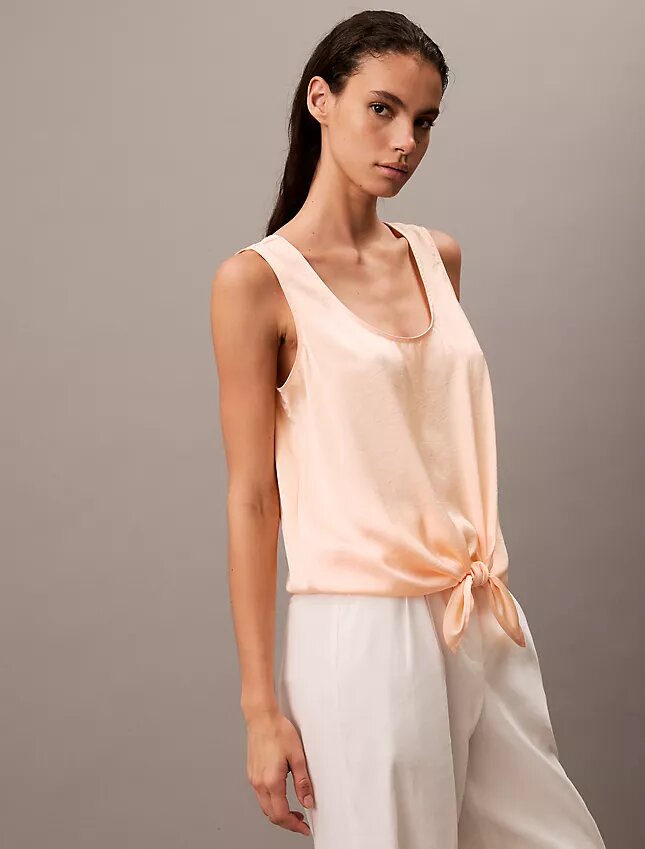 Camisola sem mangas com laço à frente em cetim amassado Camisola sem mangas com laço à frente em cetim amassado