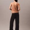 Camisola sem mangas com laço à frente em cetim amassado Camisola sem mangas com laço à frente em cetim amassado