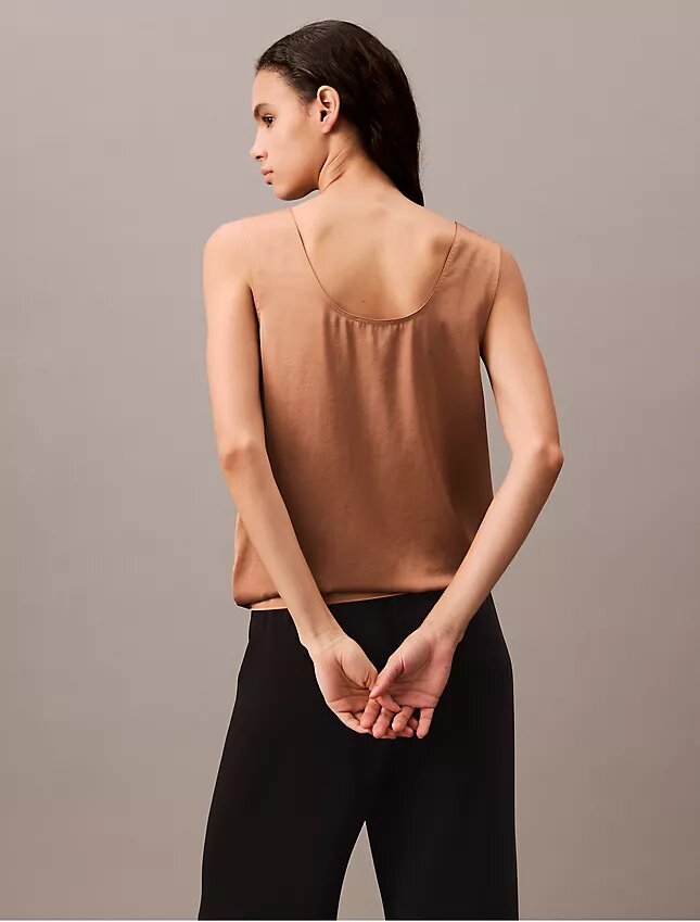 Camisola sem mangas com laço à frente em cetim amassado Camisola sem mangas com laço à frente em cetim amassado