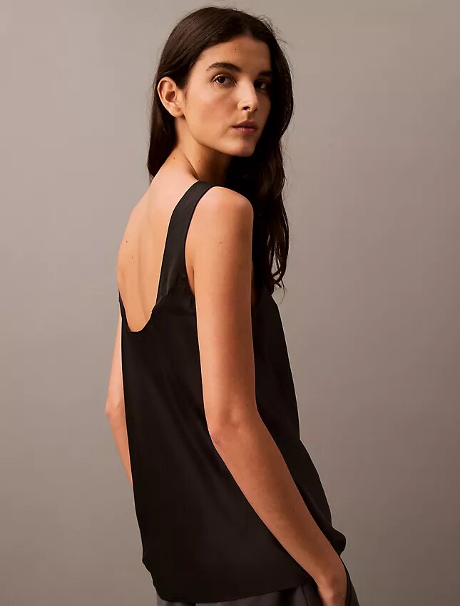 Camisola sem mangas em cetim de viscose Camisola sem mangas em cetim de viscose