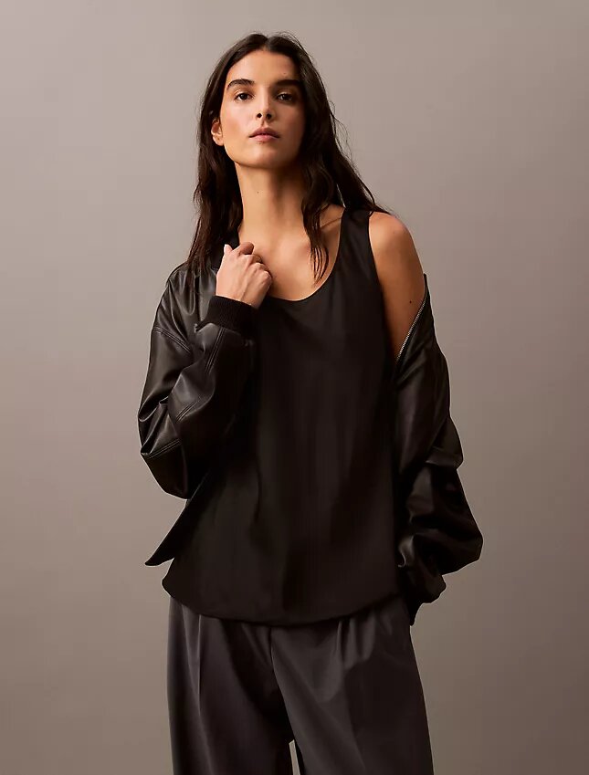 Camisola sem mangas em cetim de viscose Camisola sem mangas em cetim de viscose
