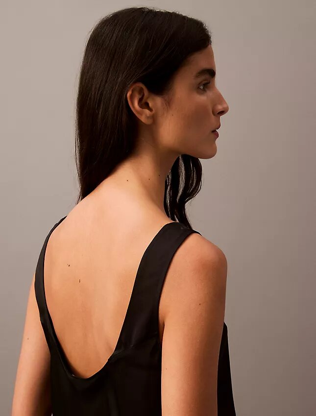 Camisola sem mangas em cetim de viscose Camisola sem mangas em cetim de viscose