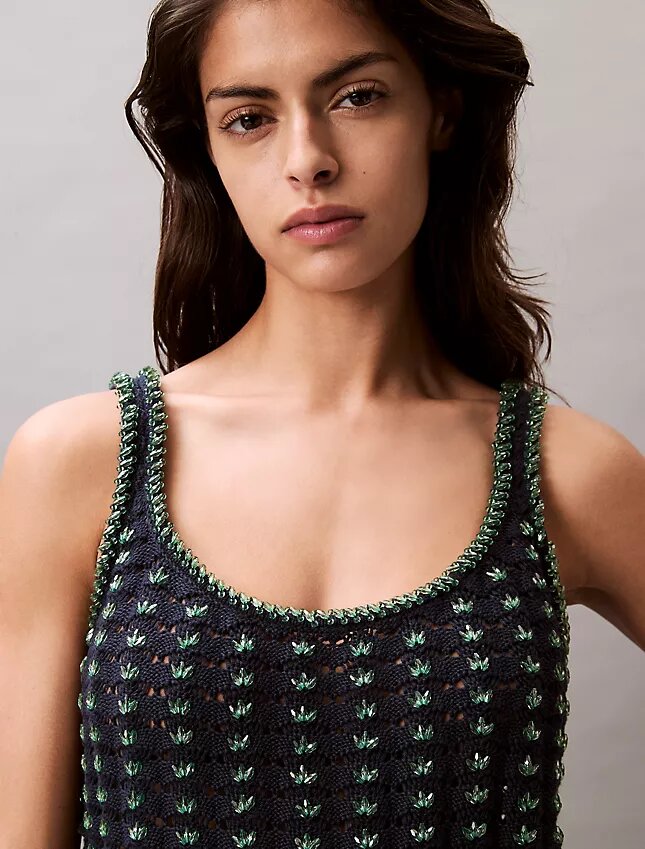 Camisola sem mangas em croché de algodão com bordado Camisola sem mangas em croché de algodão com bordado