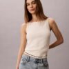 Camisola sem mangas em malha trançada com Monologo tecido Camisola sem mangas em malha trançada com Monologo tecido