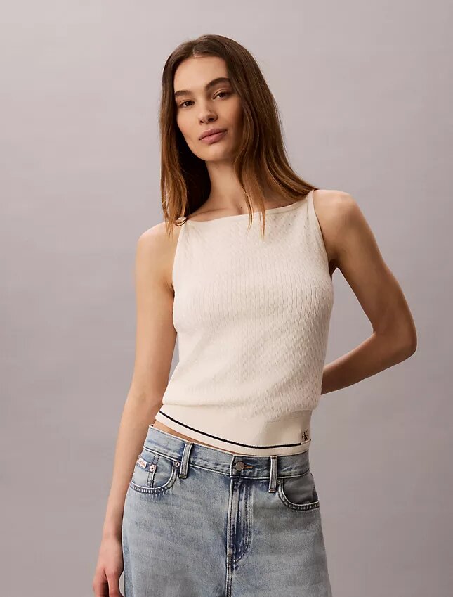 Camisola sem mangas em malha trançada com Monologo tecido Camisola sem mangas em malha trançada com Monologo tecido