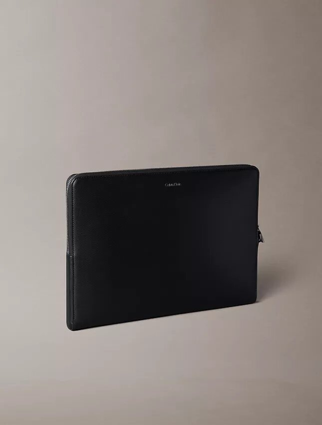 Capa para portátil com logótipo em relevo Capa para portátil com logótipo em relevo