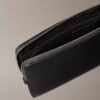 Capa para portátil com logótipo em relevo Capa para portátil com logótipo em relevo