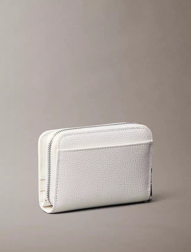 Carteira com aba e fecho de correr minimalista com Monogram Carteira com aba e fecho de correr minimalista com Monogram