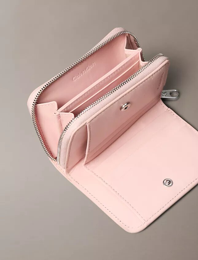 Carteira com aba e fecho de correr minimalista com Monogram Carteira com aba e fecho de correr minimalista com Monogram