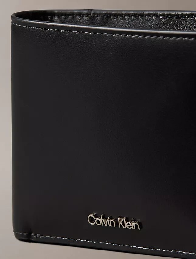 Carteira dobrável com logótipo em relevo e bolsa para moedas Carteira dobrável com logótipo em relevo e bolsa para moedas