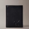 Carteira dobrável com monogram em relevo e bolsa para moedas Carteira dobrável com monogram em relevo e bolsa para moedas
