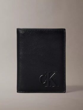 Carteira dobrável com monogram em relevo e bolsa para moedas