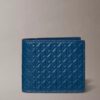 Carteira dobrável com monogram em relevo em toda a superfície e bolsa para moedas Carteira dobrável com monogram em relevo em toda a superfície e bolsa para moedas