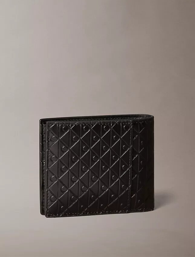 Carteira dobrável com monogram em relevo em toda a superfície e bolsa para moedas Carteira dobrável com monogram em relevo em toda a superfície e bolsa para moedas