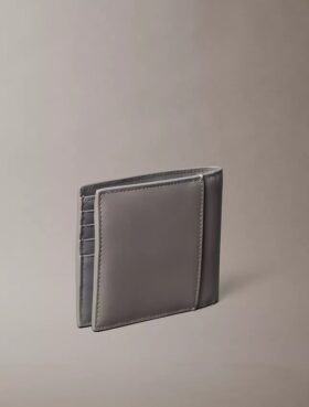 Carteira Monologo com relevo, dobrável em dois e bolsa para moedas