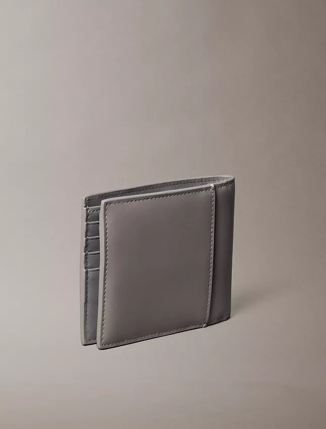 Carteira Monologo com relevo, dobrável em dois e bolsa para moedas Carteira Monologo com relevo, dobrável em dois e bolsa para moedas