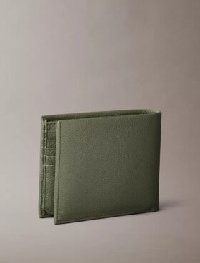 Carteira tripla em pele com textura granulada e bolsa para moedas