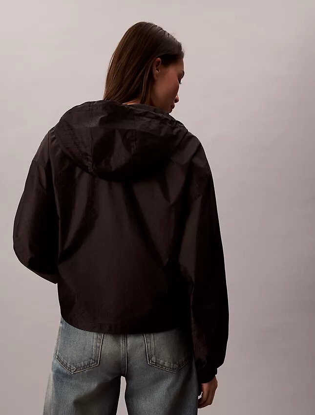 Casaco de vento com logótipo em jacquard Casaco de vento com logótipo em jacquard