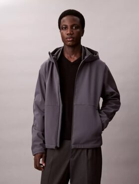 Casaco Softshell com capuz e fecho