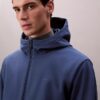 Casaco Softshell com capuz e fecho Casaco Softshell com capuz e fecho