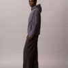 Casaco Softshell com capuz e fecho Casaco Softshell com capuz e fecho