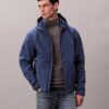 Casaco Softshell com capuz e fecho Casaco Softshell com capuz e fecho