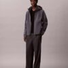 Casaco Softshell com capuz e fecho Casaco Softshell com capuz e fecho