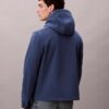 Casaco Softshell com capuz e fecho Casaco Softshell com capuz e fecho