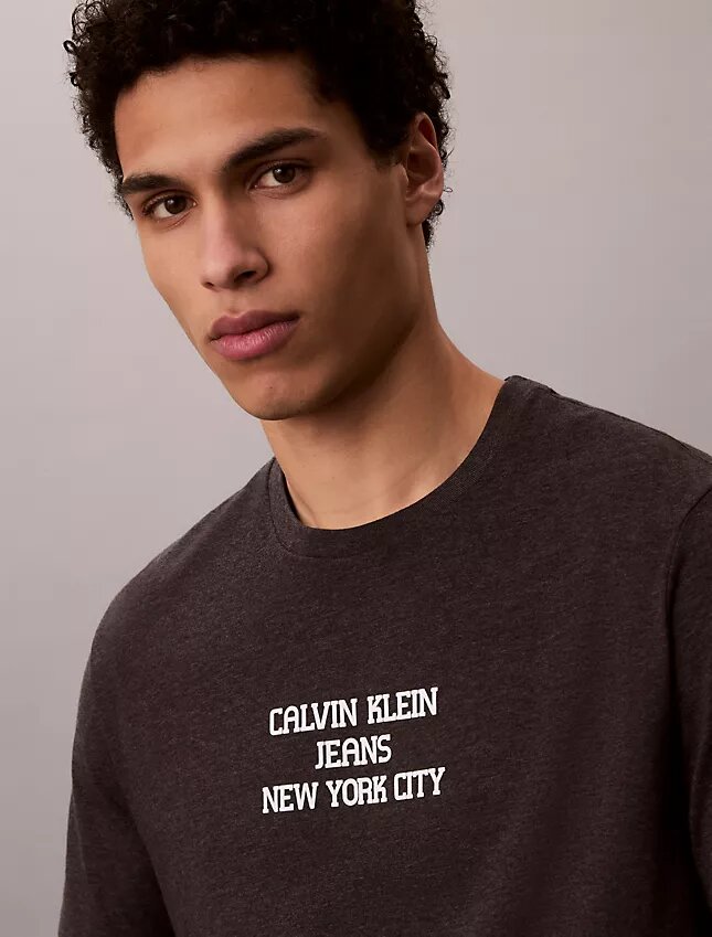 Ckj T-shirt clássica com gráfico Ckj T-shirt clássica com gráfico