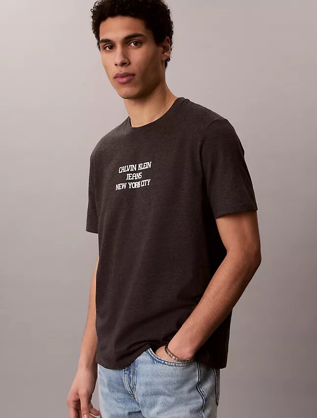 Ckj T-shirt clássica com gráfico Ckj T-shirt clássica com gráfico