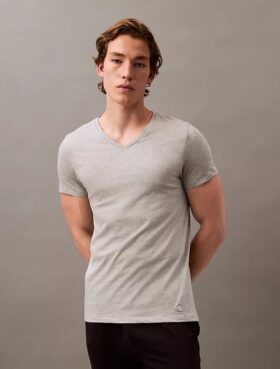 Conjunto de 3 T-shirts de Gola em V com Corte Clássico da Cotton Classics