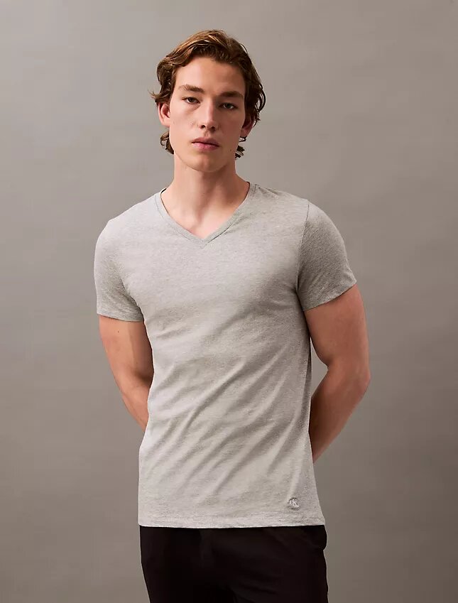 Conjunto de 3 T-shirts de Gola em V com Corte Clássico da Cotton Classics Conjunto de 3 T-shirts de Gola em V com Corte Clássico da Cotton Classics
