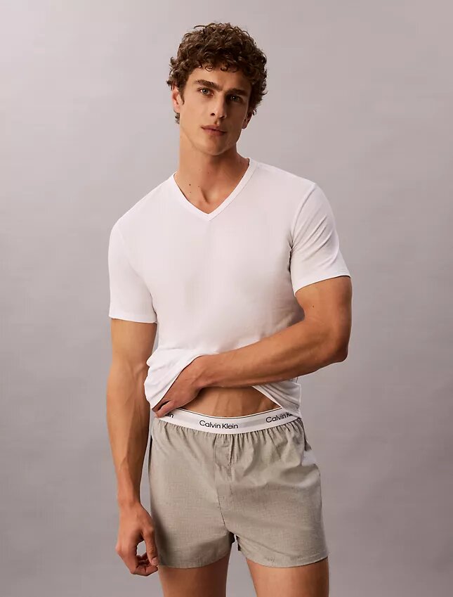 Conjunto de 3 T-shirts de gola em V com corte justo em mistura de Cotton Stretch Conjunto de 3 T-shirts de gola em V com corte justo em mistura de Cotton Stretch