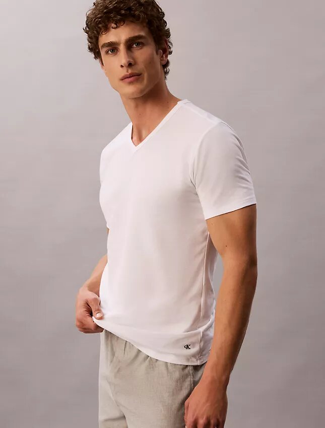 Conjunto de 3 T-shirts de gola em V com corte justo em mistura de Cotton Stretch Conjunto de 3 T-shirts de gola em V com corte justo em mistura de Cotton Stretch