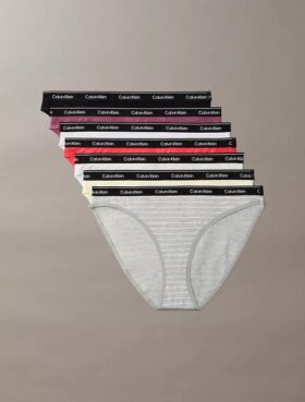 Conjunto de 7 Bikinis com logótipo icónico