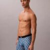 Cueca boxer elástica em microfibra com Monogram gráfico Cueca boxer elástica em microfibra com Monogram gráfico